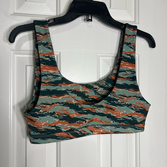 Fabletics Sports Bra - Picture 2 of 4